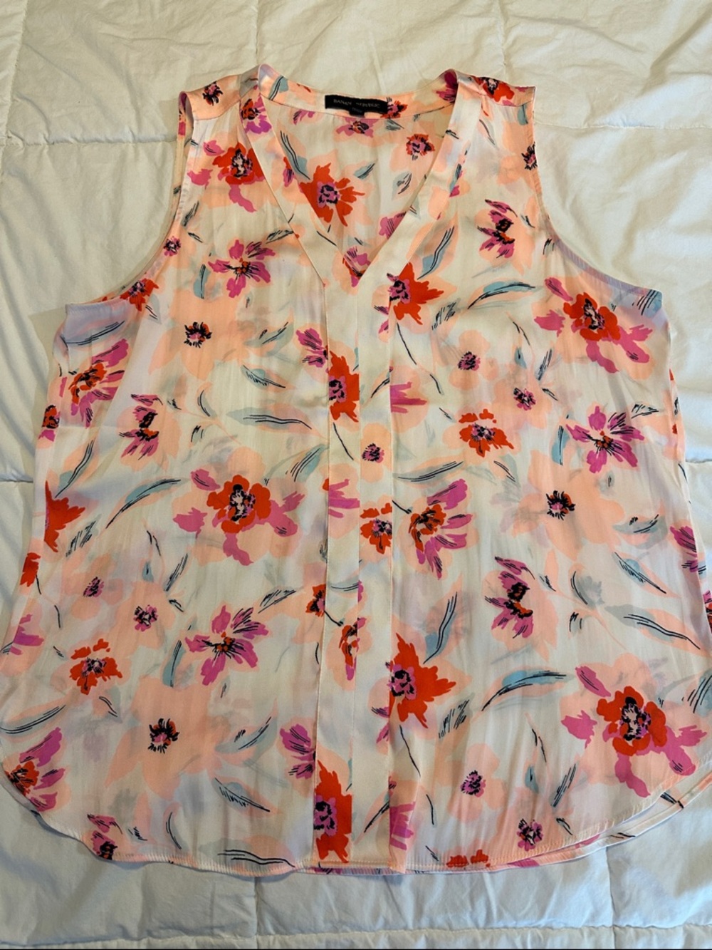 Banana Republic Sleeveless Floral V-Neck Tank Top - Pink Multi